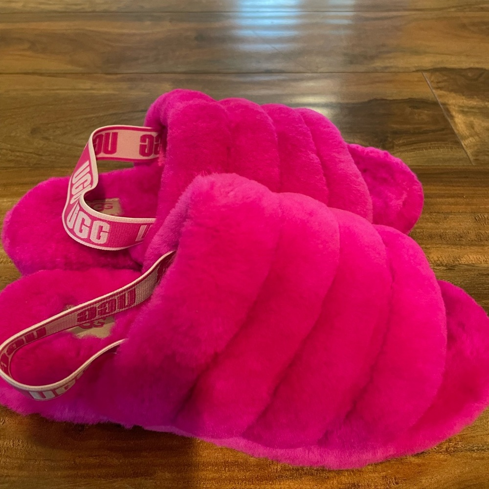 Uggs slippers with strap